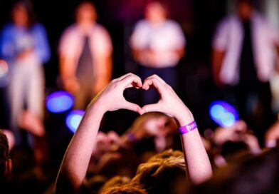 Igreja anuncia devocionais, shows e caminhadas de fé para os Jovens